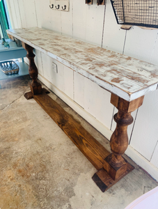 Rustic Farmhouse Entryway Table: Weathered White Top, Turned Legs