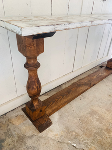 Rustic Farmhouse Entryway Table: Weathered White Top, Turned Legs