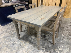 6ft Turned Leg Farmhouse Table with Chairs (Classic Gray)
